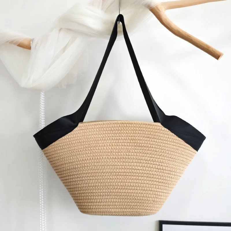 حقيبة يد نسائية كاجوال من القطن المنسوج بسعة كبيرة مصنوعة يدويًا من القش على شكل دلو حقيبة شاطئ لقضاء العطلات والسفر حقيبة كتف عصرية
