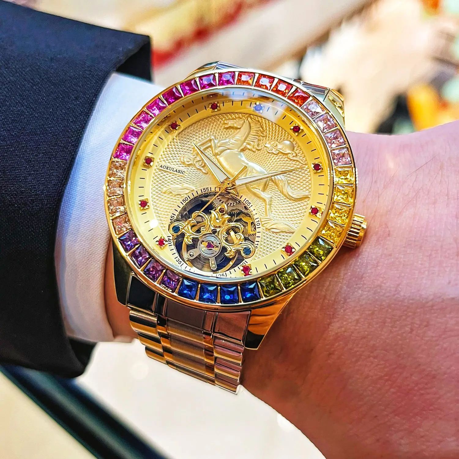 European and American Style Large Gold Watch with Colorful Diamonds, Men's Mechanical Watch with Large Flywheel, Automatic Winding, Skeleton Design, Round Dial, Stainless Steel Strap, Fashionable Business Casual Simple Stylish Cool Versatile Handsome Men's Watch, the Best Gift for Him