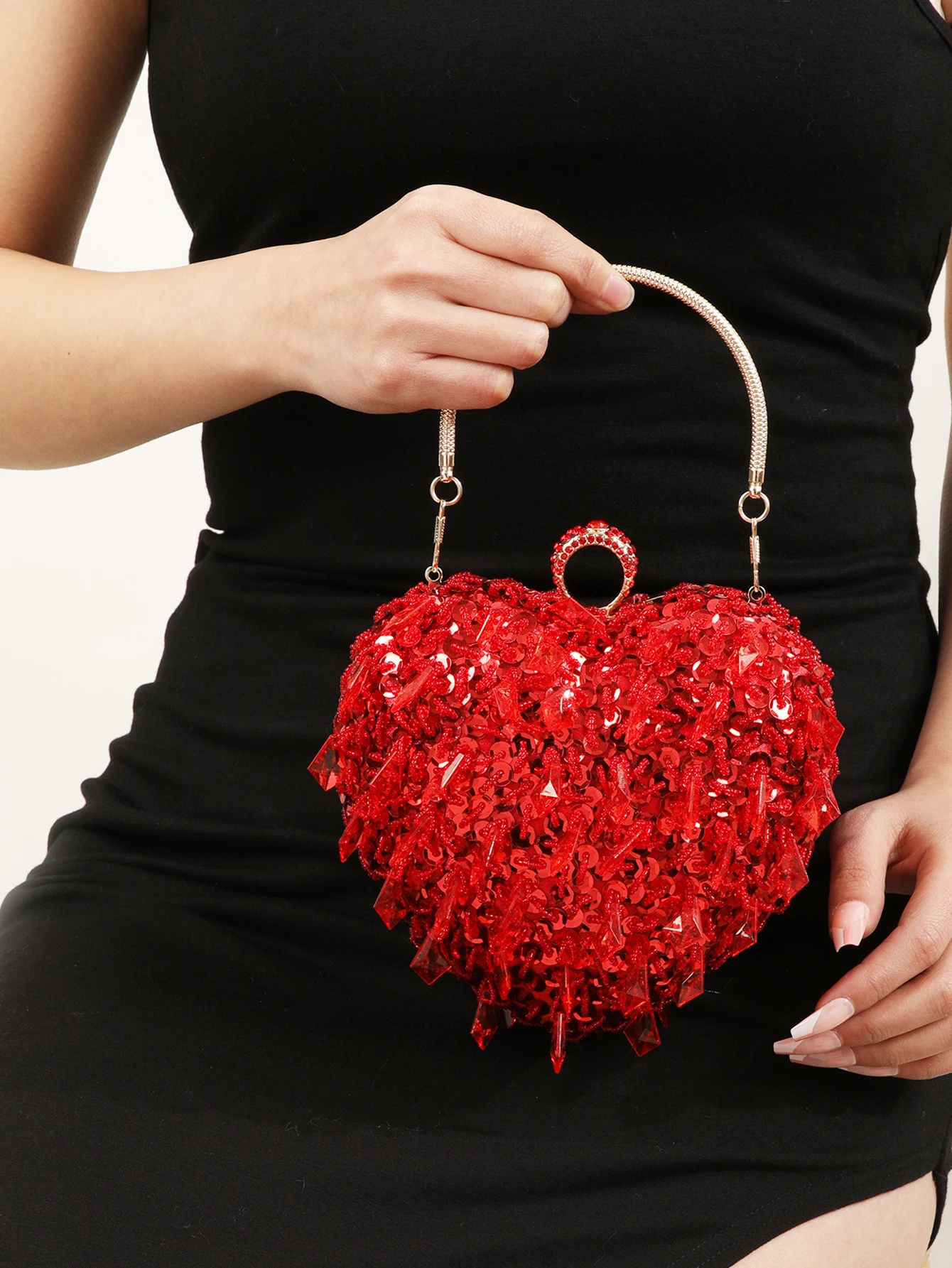 mini Hand-beaded sequin hand crossbody evening bag with red heart shape knucklebox bag for party，wedding and dinner