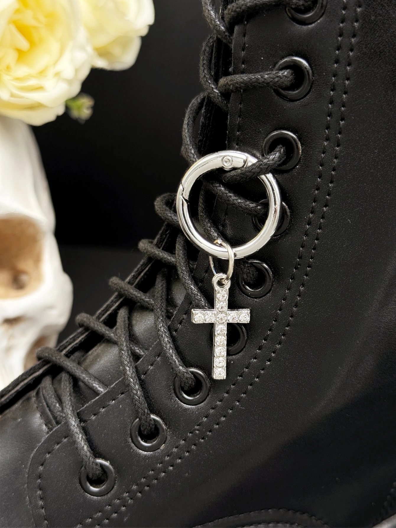 2 sets of crystal cross boot accessories, Gothic Martin boot pendant accessories - suitable for boots and sneakers