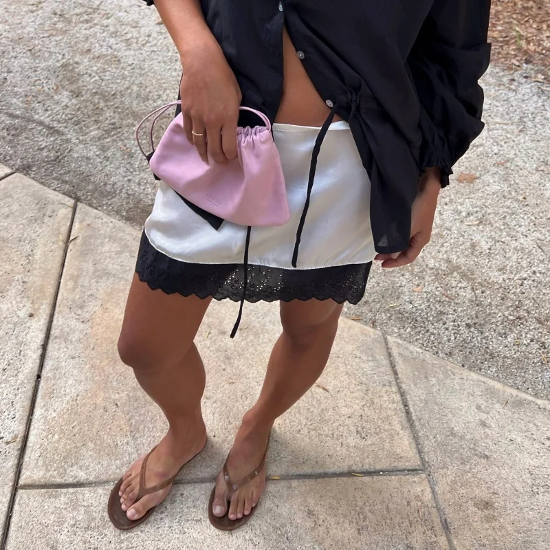 女性ミニスカートエレガントなローウエストレーストリムサマースカートクラブウェアデイリーパーティー用