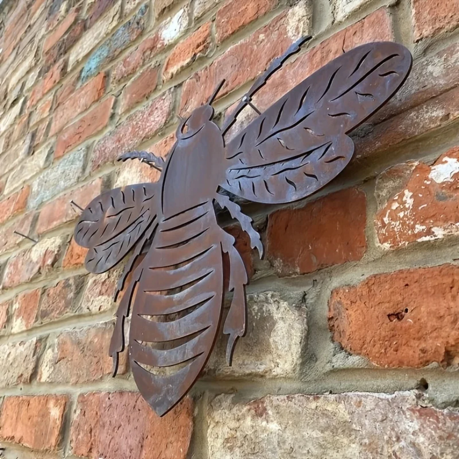 New Rustic 1pc Metal Bumblebee Wall Art Decor for Rustic Garden, Rusty Metal Wall Sign for Fence Decoration and House Sign, Perf