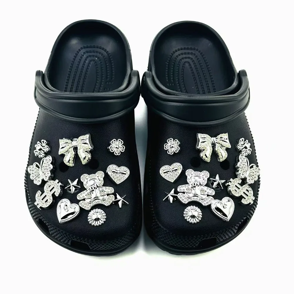 22-teiliges Sommer-Mode-Schuh-Charms-Set, Zubehör für Clogs, Schuhschnallen, silberne Diamant-, Bären-, Schmetterlings- und Nieten-DIY-Schuhdekorationen – Detail 5
