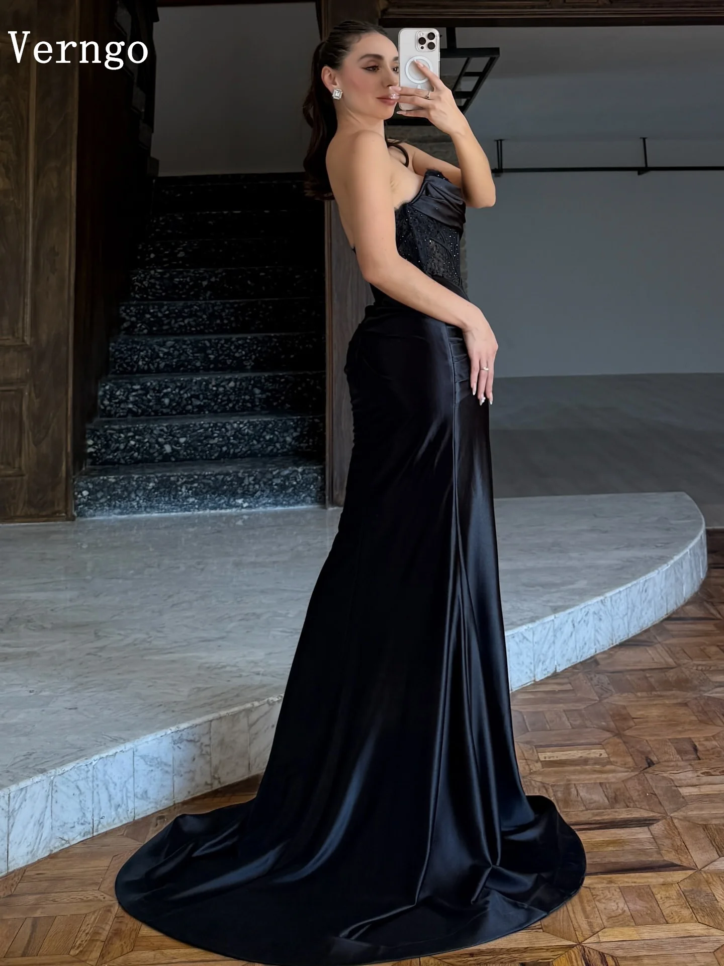 Elegancka Sukienka Wieczorowa Verngo z Aplikacjami, Czarna, Dekolt w Serek, Tren Sweep, Suknie Balowe Damskie, Sukienki na Bal Maturalny, Szyte na Miarę