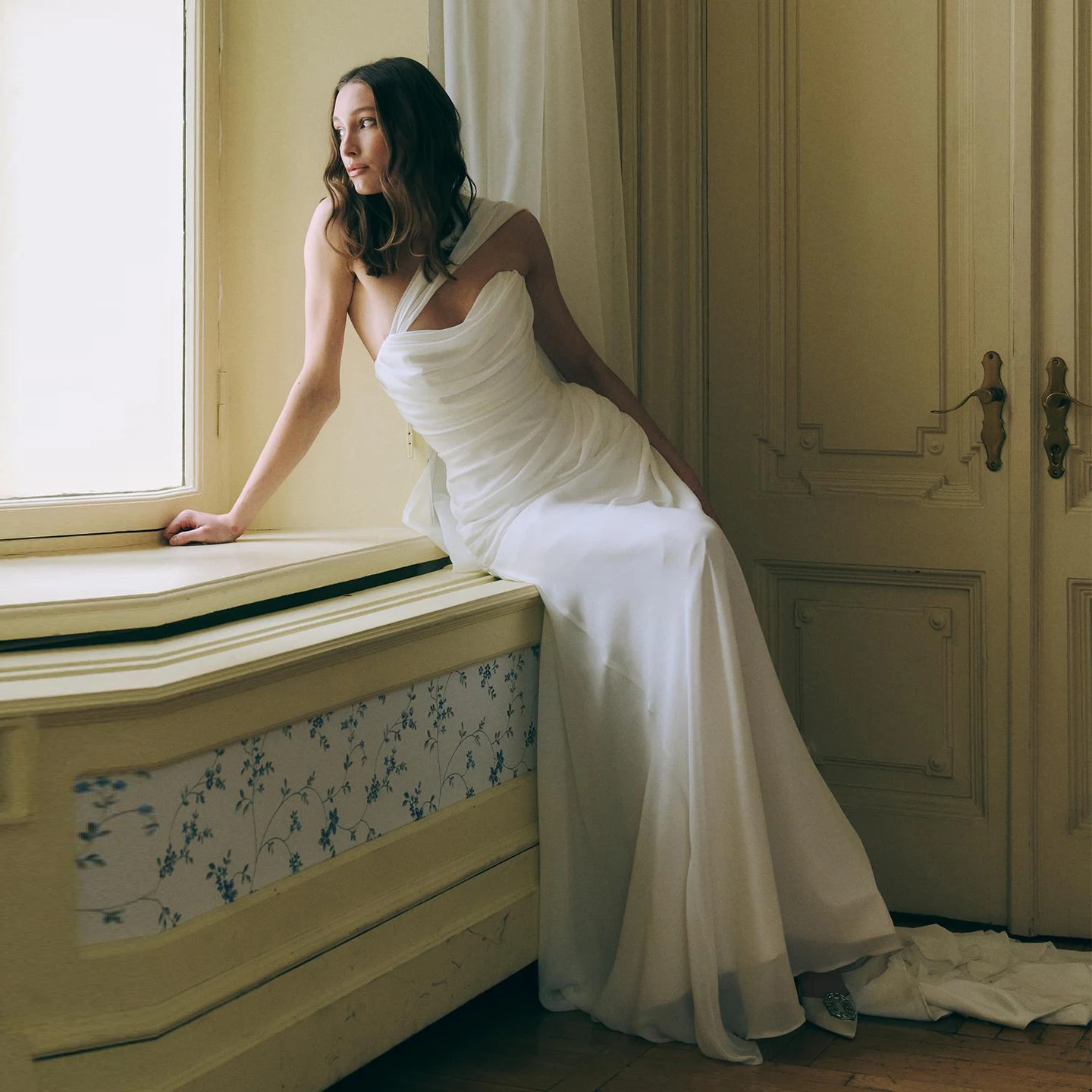 

Sweetheart Neck Chiffon Mermaid Wedding Dress With Detachable Long Cape Sleeveless Sweep Train Elegant Bridal Gown TSWD823