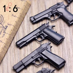 1/6 żołnierski pistolet modelowy Ornament plastikowy pistolet pustynnych jastrzębi Walter brązowiejących wojskowych scen piaskownicy na 12-calową figurkę