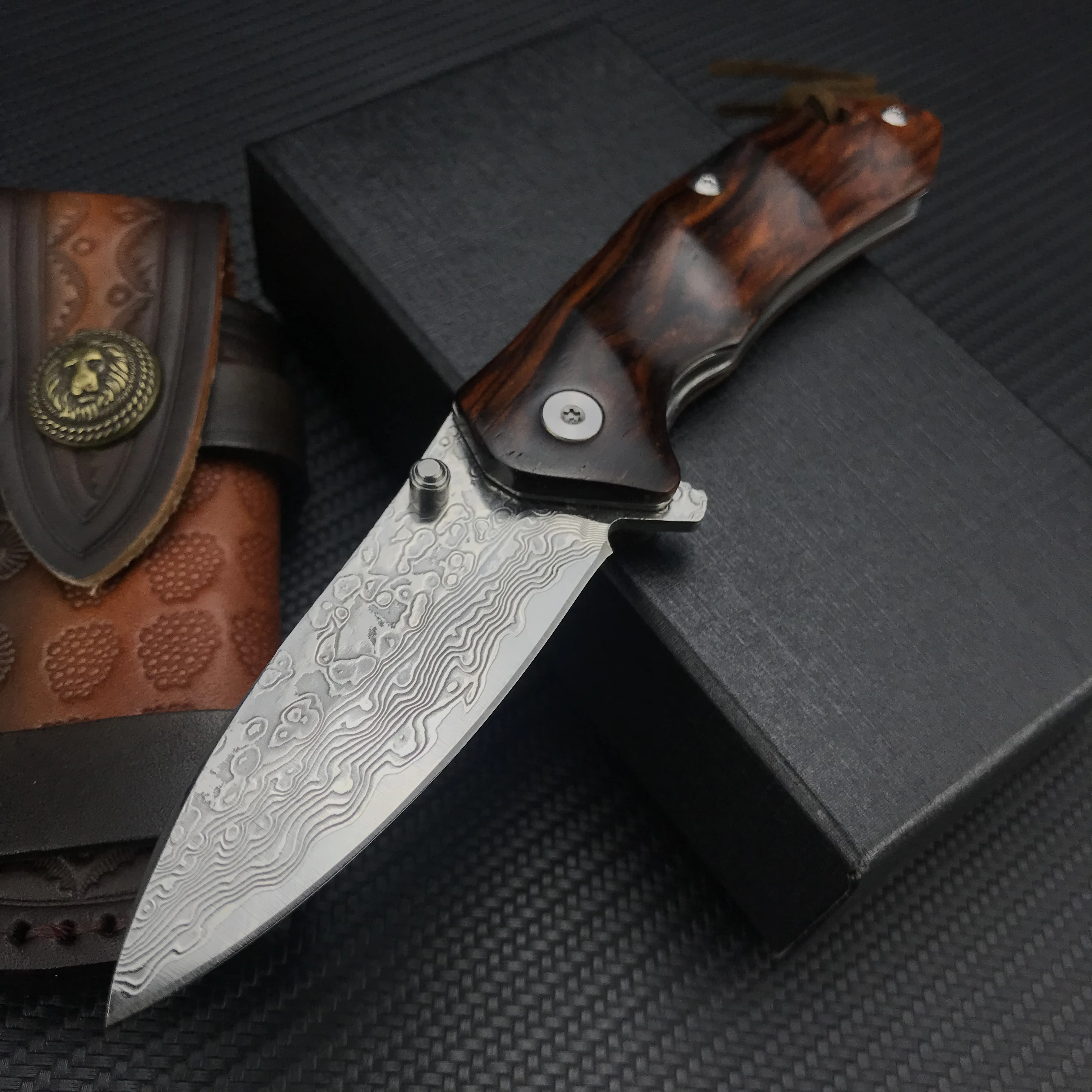 VG10 Damascus Steel Flipper Assisted Folding Pocket Knife Red Sandalwood Handle Outdoor Camping Hunting Knives Tactical EDC Tool