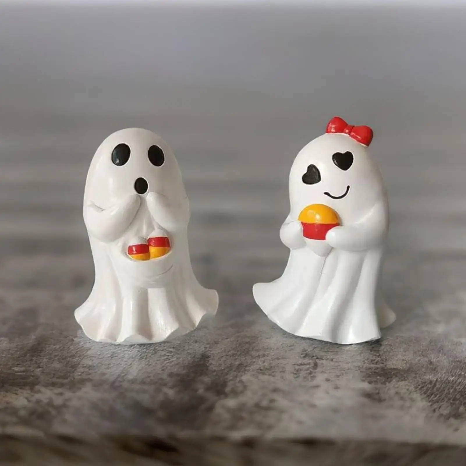 

Small Resin Ornament Halloween Festival Cute White Ghost Party Decoration Gift for Guests Study Desk Haunted House Garden