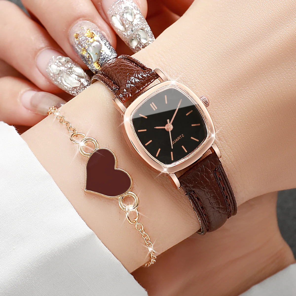 

2 шт. модные женские часы с маленьким циферблатом, комплект с браслетом в виде сердца, кварцевые часы с кожаным ремешком, часы для девочек, подарок (без коробки)