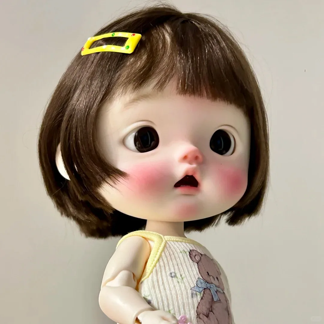 Nowa lalka BJD 1/6 datou rourou Qbaby z dużą głową, żywiczna lalka modowa dla dziewczynki, uśmiechnięta, z makijażem.