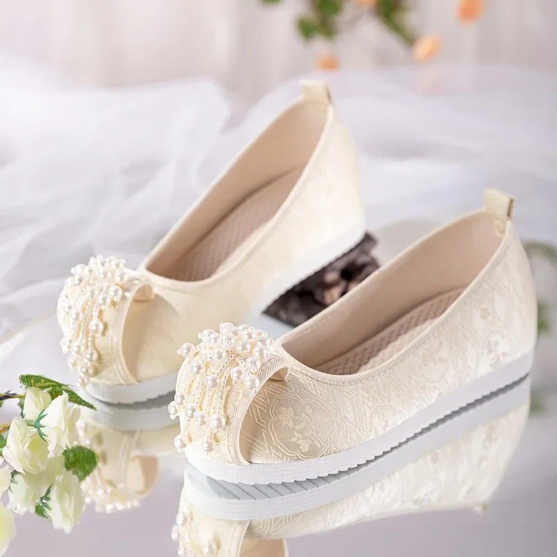 

CY309 2024 New Ancient Style Embroidery Shoes Pearl Antique Elegant Flat Embroidered Hanfu Shoe Women