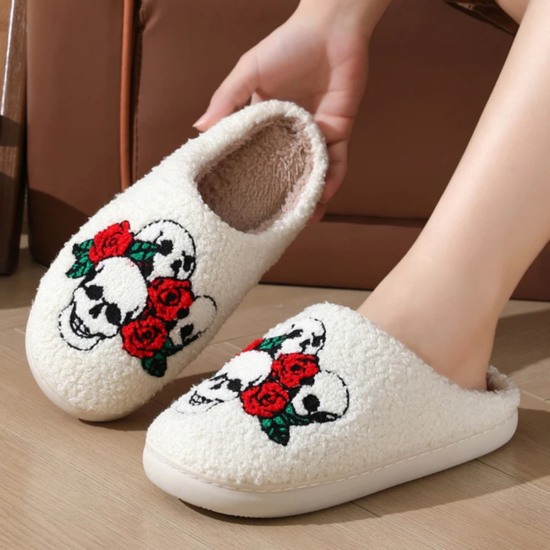 

Плюшевые тапочки с принтом черепа и розы для женщин, нескользящая теплая домашняя обувь, женские осенне-зимние хлопковые тапочки на Хэллоуин