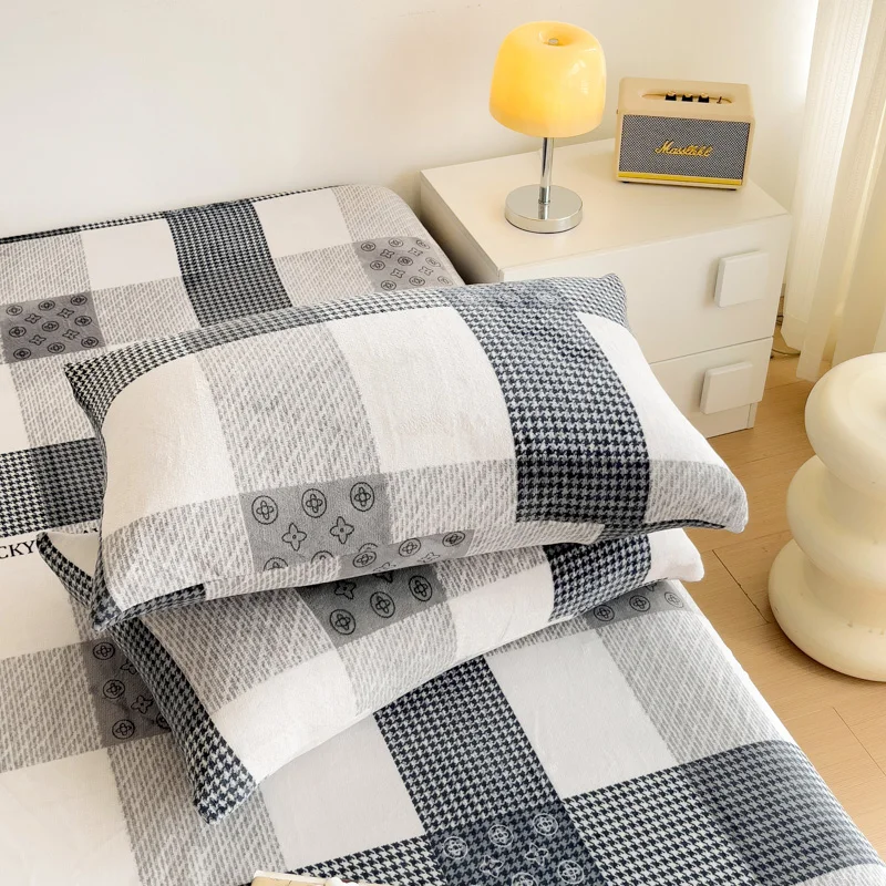 Geometric Plaid Pattern Flannel Bed Sheet Set Super Soft Plush Bed Sheets with 2 Pillowcases Luxury Queen Size Bedding Set