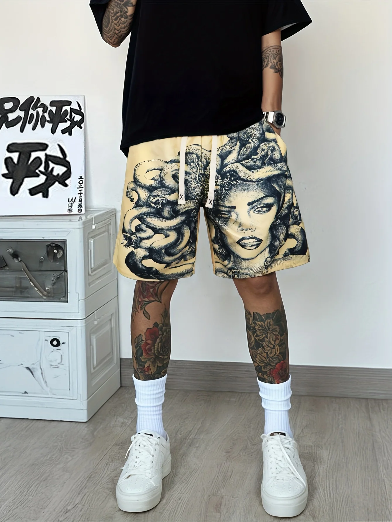 2026 Model Men's Casual Shorts, with Medusa Print, Trendy Street Style, Quick-drying and Breathable, Suitable for All Seasons.