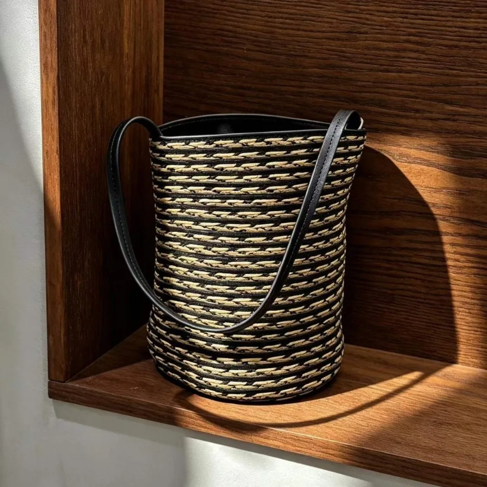 2026 New Large-capacity Texture Unique Fashion Bucket Bag Versatile Weaving Holiday Simple Travel Shoulder Splicing Contrasting