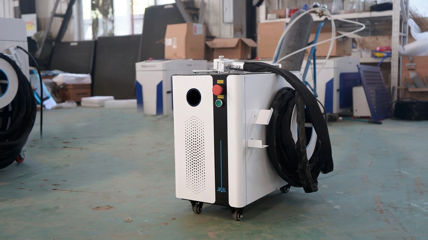 Max 1000w 1500w 2000w Cleaner Rust Paint Removing Machine Fiber Portable Cleaning Machine