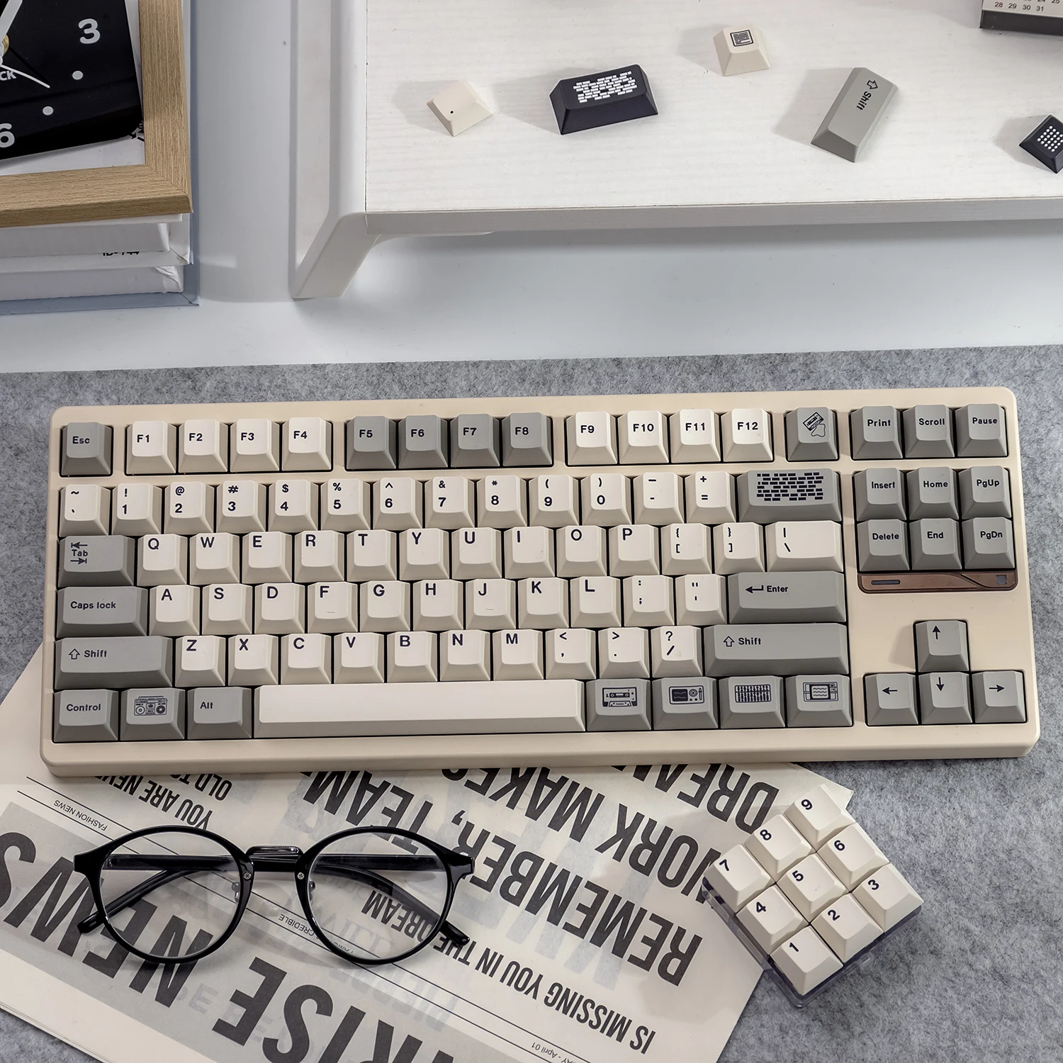 Retro Black Keycaps Dye-Sublimate Cherry Profile PBT keycaps Minimalist Keycaps For MX Switch Mechanical Keyboard