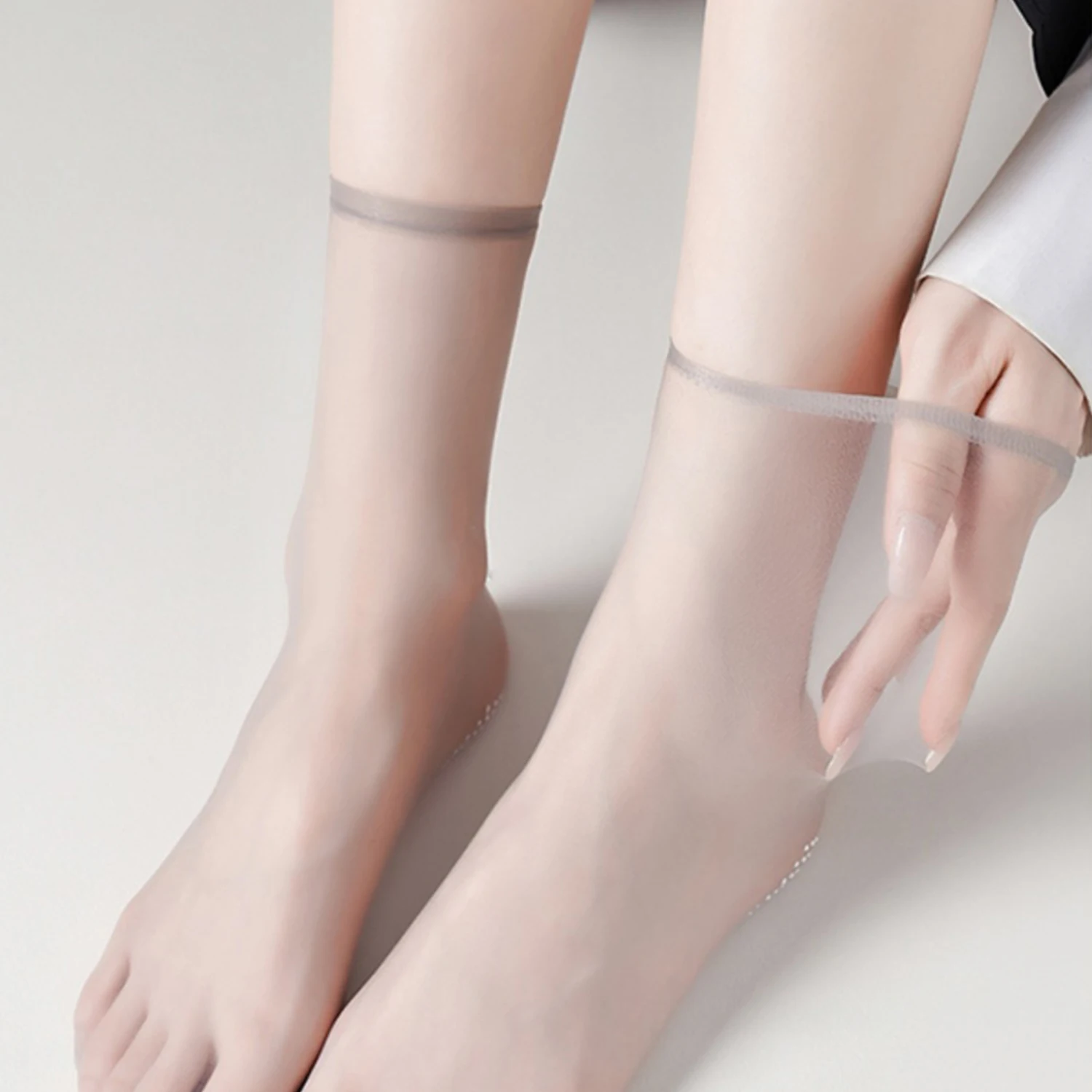 

1Pair Summer Women Socks Non-Slip Sweat-Absorbing Nylon Soft Thin Breathable Fashion Sexy Silk Sock Ladies Transparent