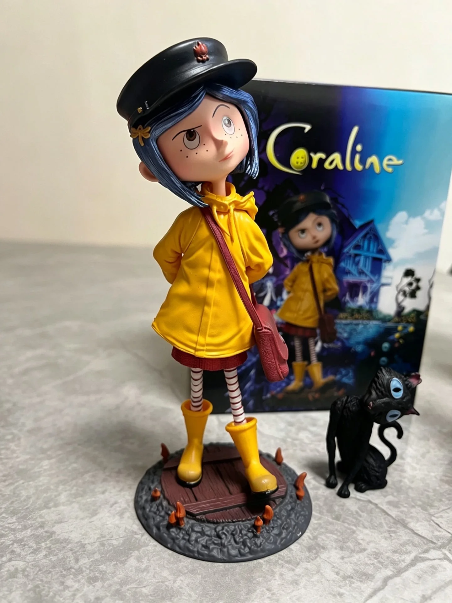 Coraline Actionfigur, 7 Zoll, Filmversion, gelber Regenmantel, Sammlerstück, PVC-Modell, Dekoration für Sammler, ideales Geschenk – Detail 3