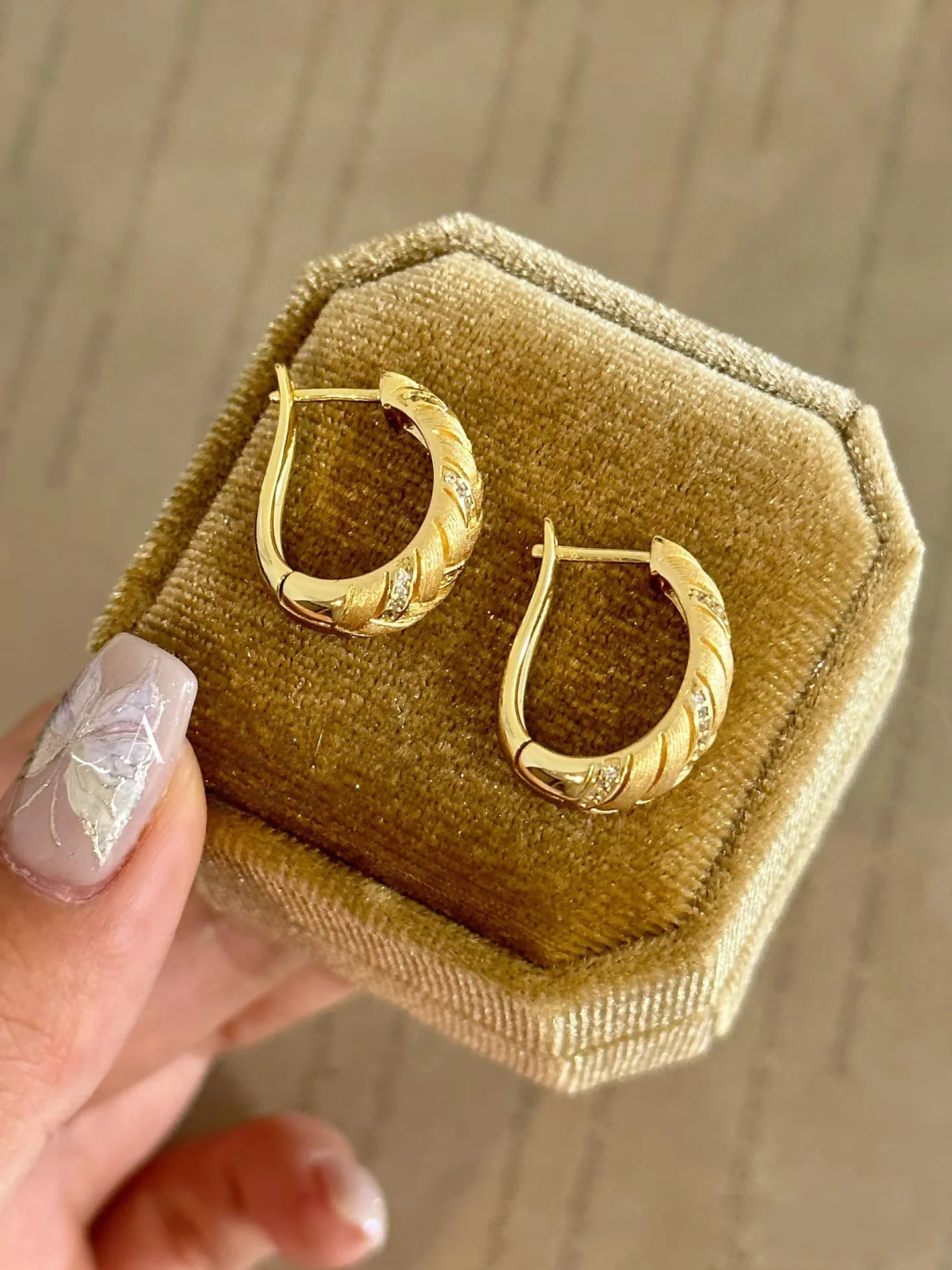 mancuernillas-retro-con-diseno-de-espiga-y-diamantes-incrustados-en-oro-para-mujer-estilo-frances-con-sentido-de-la-moda-para-mujeres-de-mediana-edad-adornos-tejidos-para-la-oreja
