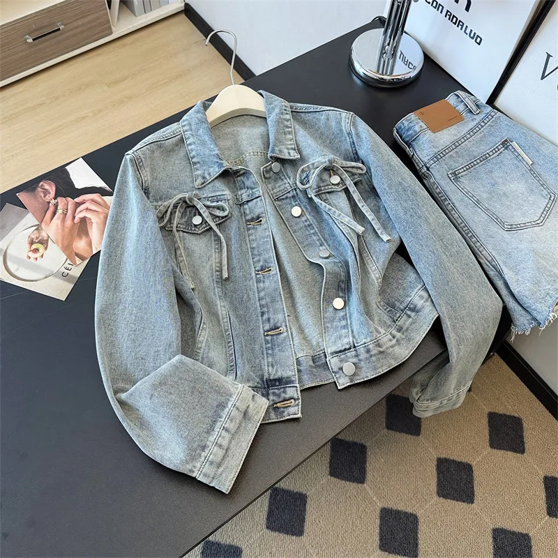 

Vintage Washed Light Blue Jeans Jacket Women Short Coat Autumn Fashion Lace Bow Lapel Single-Breasted Long Sleeve Denim Jacket
