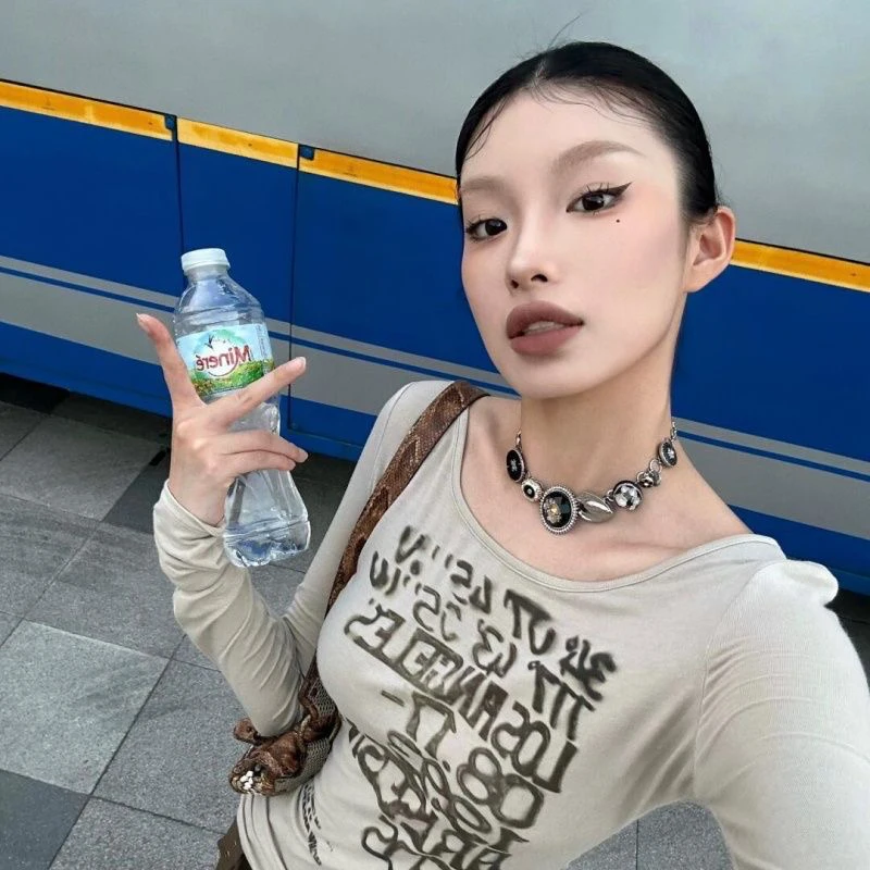 Women Japanese 2000s Vintage Millennium Style Letter Print Long Sleeve Top U Neck Slim Elastic Curved Hem Streetwear Basic Tees