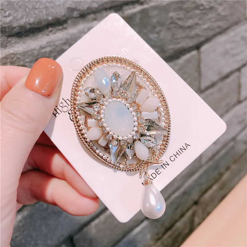 Korean Fashion Pearl Crystal Brooches Rhinestone Bow Corsage Scarf Button Pins for Women Badge Accessories High Quality