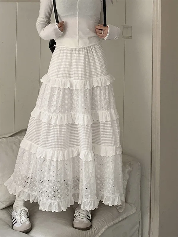 White Halfbody Skirt Women's Summer High Waist Cake Skirt 2024 Gentle Style Mid length Skirt Design Sense Small Hook Flower 22ZI