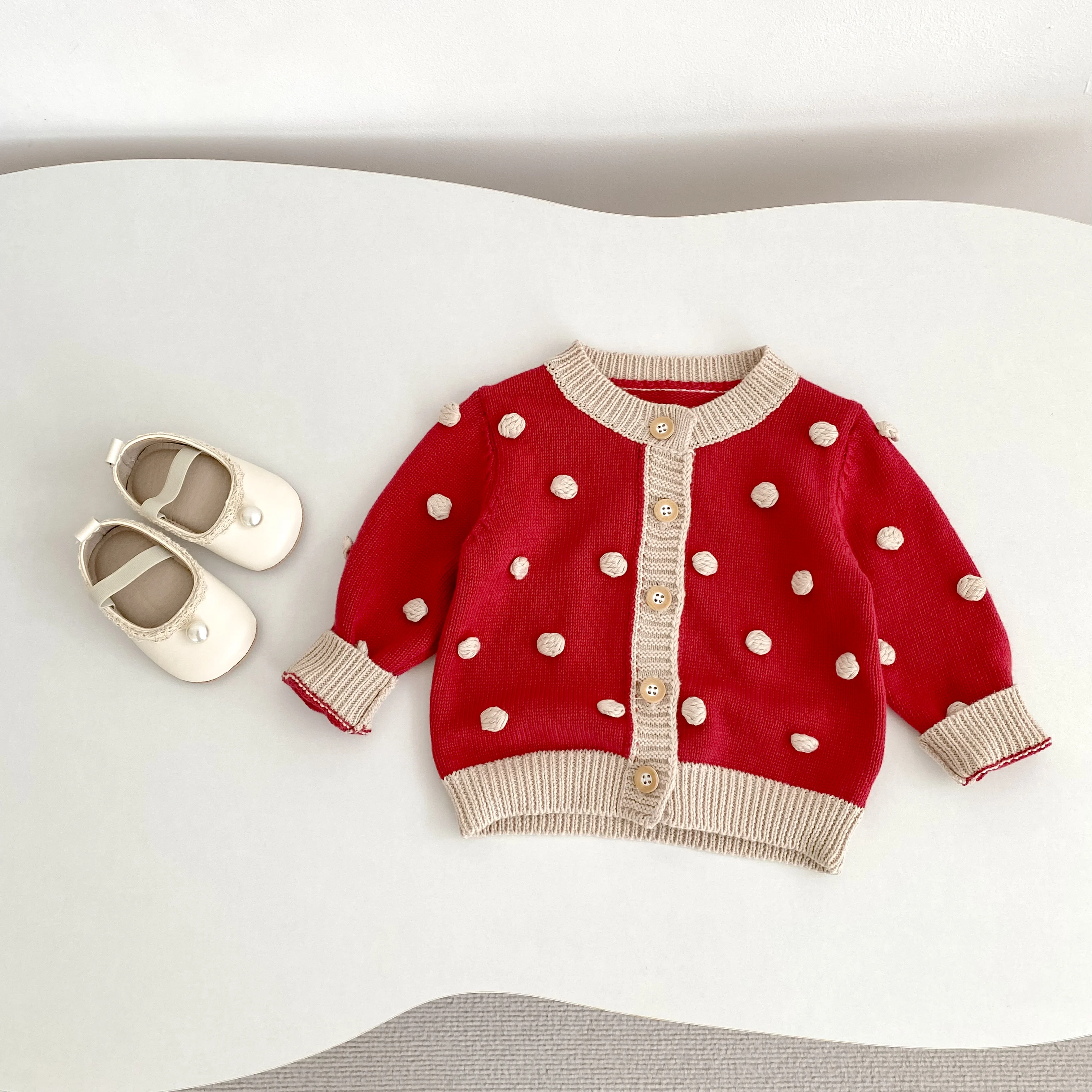 

Autumn new 0-3 year old baby clothing, cute baby girl round neck polka dot color blocked long sleeved knitted cardigan
