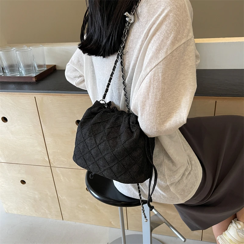 Ins Trendy Design Denim Bucket Bag for Women Fashion Chains Shoulder Crossbody Bags 2024 New Handbags and Purses Drawstring Bag