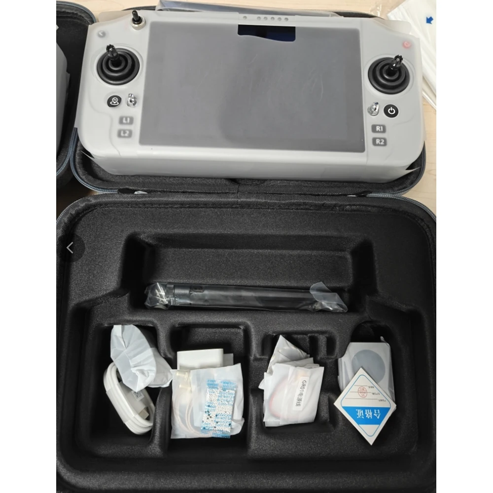 

Skydroid 2025 G20 RC Drone 6nm Processor 2.4GHz/5.8GHz Dual-Band 7 Inch HD Display 30KM Image Transmission