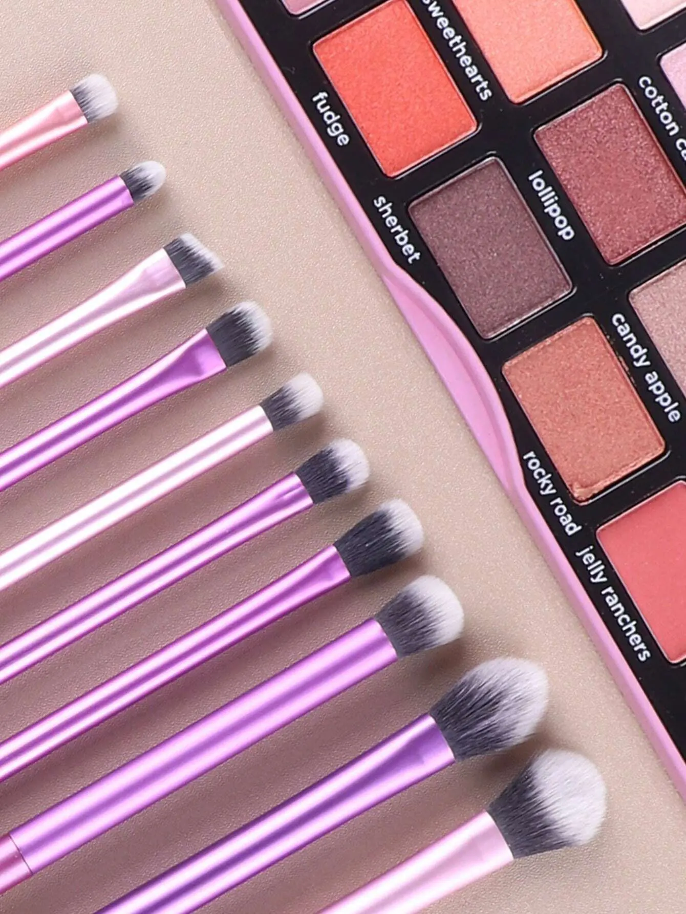 10 szt. Nowy wielokolorowy pędzel z włosia włóknistego Pędzel do makijażu do cieni do powiek i kosmetyków kosmetycznych, przenośny