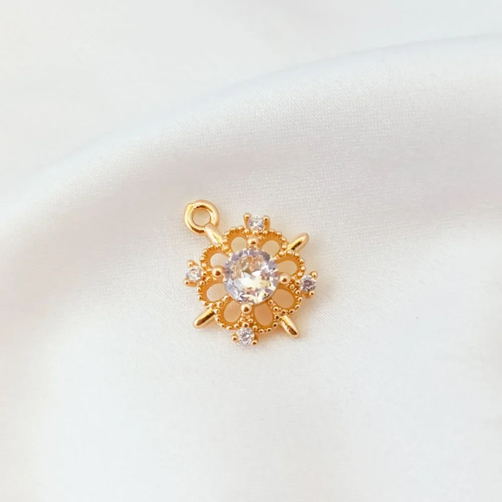 

14K Gold-plated Zircon Inlaid Hollowed-out Embossed Square Pendant with Four Corners Handcrafted DIY Jewelry Accessory Material