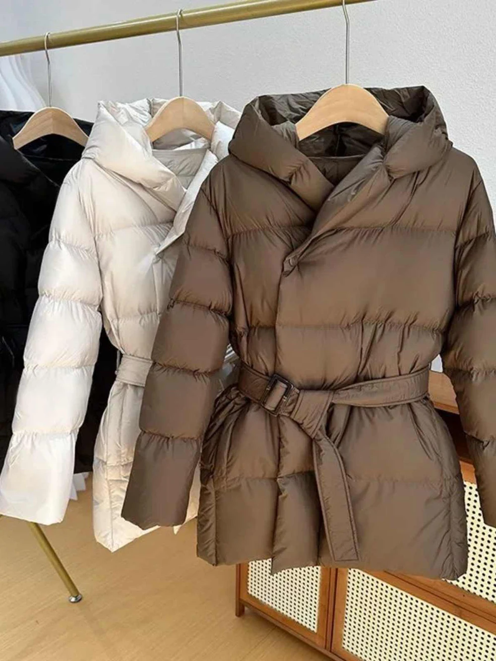 Autumn Winter Thick Warm Cotton Coats Women Fashion Slim Belt Hooded Down Cotton Coats Snow Wear Female Quilted Jacket Outerwear