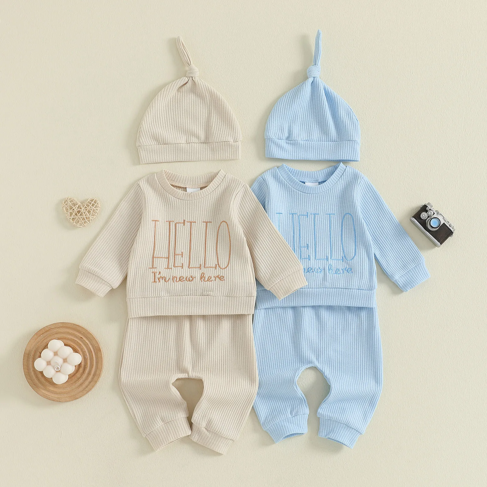 

Осенняя одежда Tregren для новорожденных мальчиков и девочек 0–3 месяцев, топы в рубчик с длинными рукавами и вышивкой букв, брюки и кепка, комплект из 3 предметов