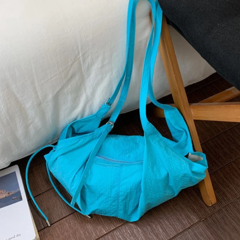 Hobos Halbmond-Dumpling-Form Umhängetasche, Koreanische Damen-Schultertasche, Japanische Minimalistische Casual Pendler-Reisetasche – Detail 5