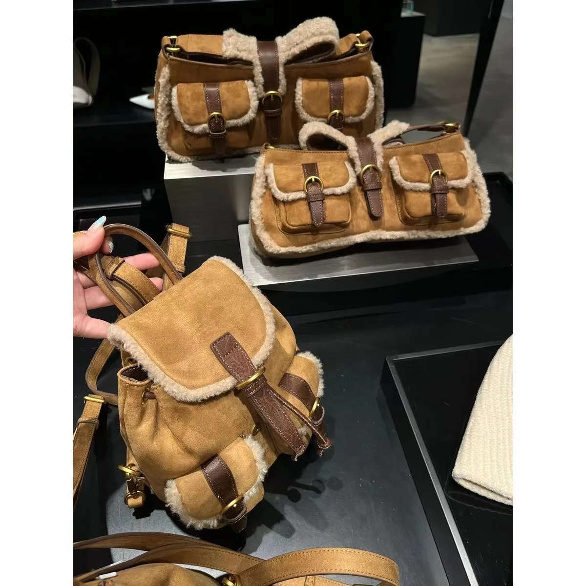 

Retro Suede Fabric Double oulder Bag Ladies Lamb Fur Pouch Bapa Versatile Single oulder Bag for Young Men And Women