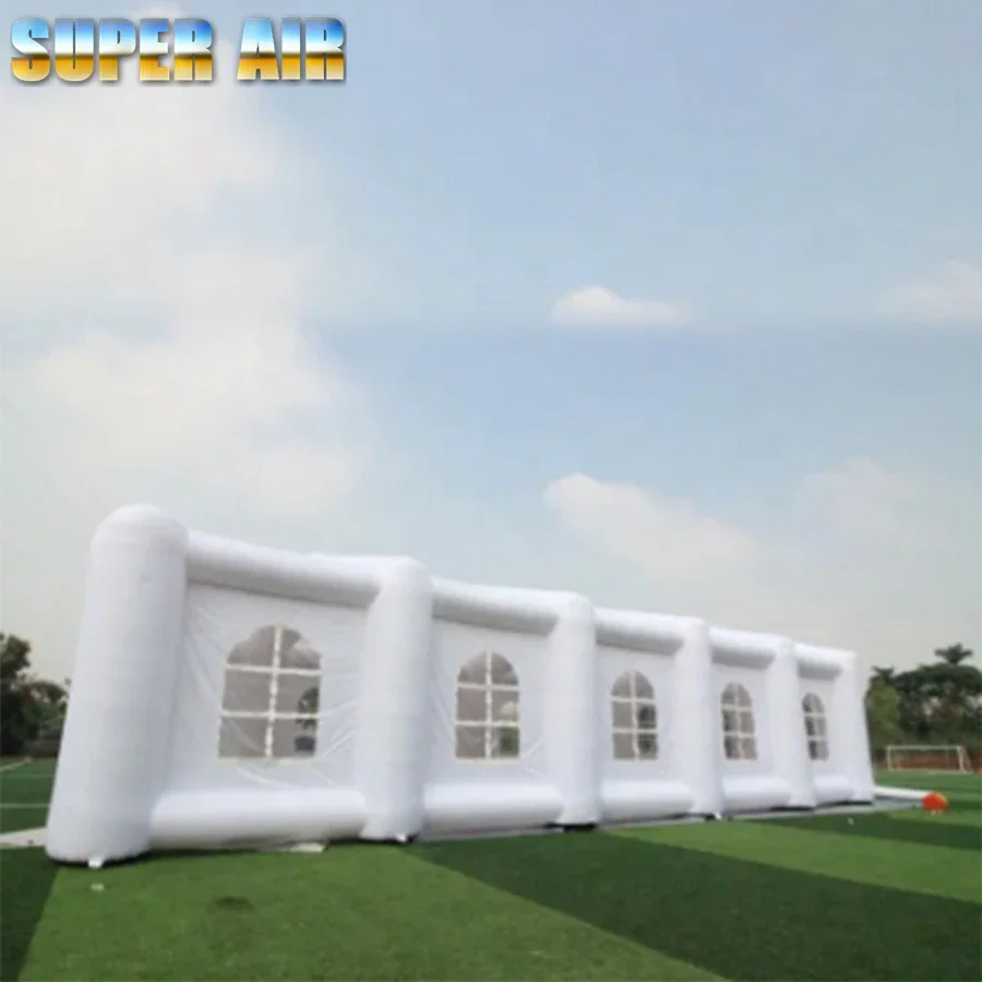 Venda quente de uso ao ar livre personalizável branco dobrado ombro multi porta janela barraca inflável com ventilador