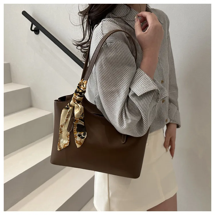 Modische, stilvolle Seidenschal-Einkaufstasche, Umhängetaschen mit geräumigem Fassungsvermögen, elegante Unterarmtasche, vielseitige Pendelhandtasche für Damen – Detail 7