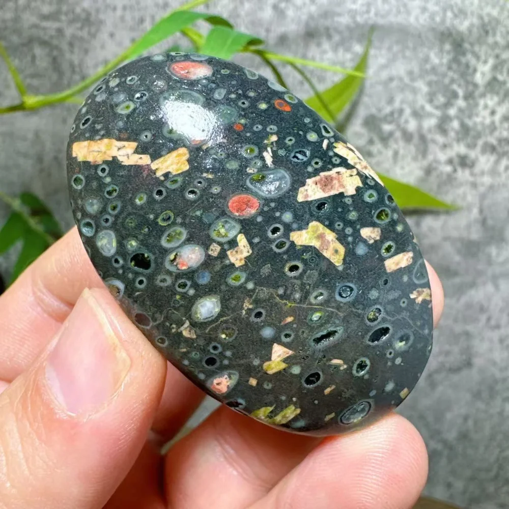 Natural Stone Crystal Plum Blossom Jade Reiki Healing Palm Home Decor Energy Ornament Crystal Healing Gift Collection