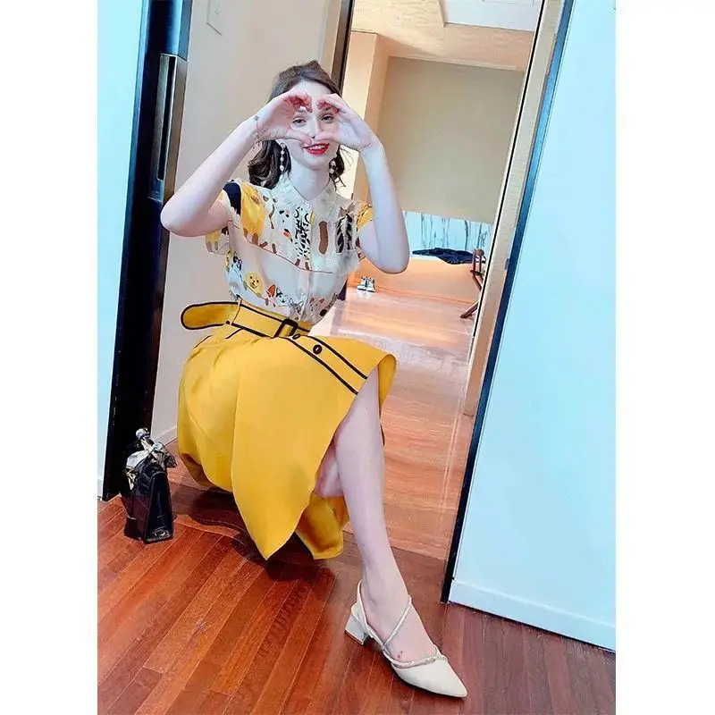 Dress Summer 2023 New Design Sense Printed Standing Neck Shirt Half Skirt Net Red Fried Street Age Reducing Two Piece Set