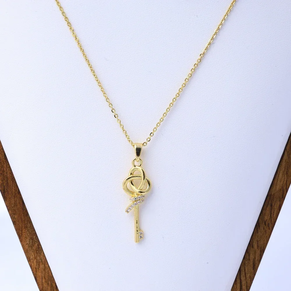 2025 nuova collana in acciaio al titanio che non sbiadisce moda femminile, lusso semplice e leggero, versatile collana da donna con pendente di fascia alta