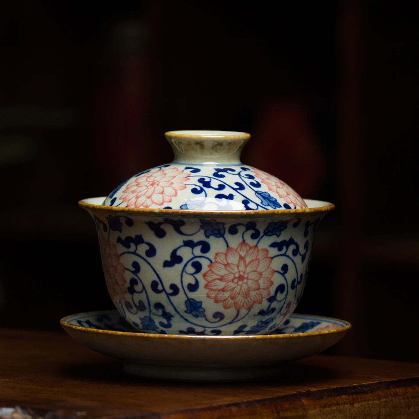 

Набор для чайной церемонии Гунфу: Чаша с крышкой из китайской керамики ручной росписи с изображением лотоса, сине-белая глазурь, традиционная ручная работа