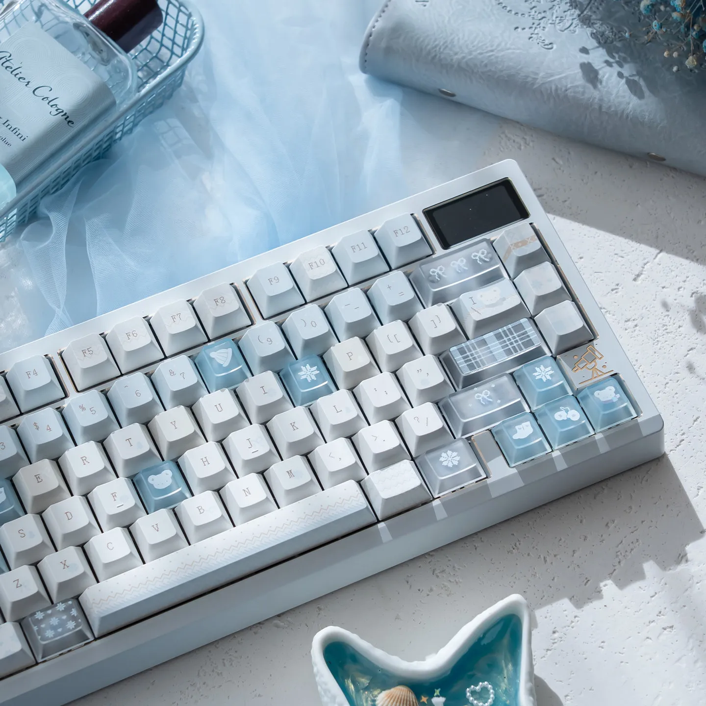 Original winter letter keyboard keycaps with blue side transparency and shadow effect, heat-sprayed PBT PC original factory