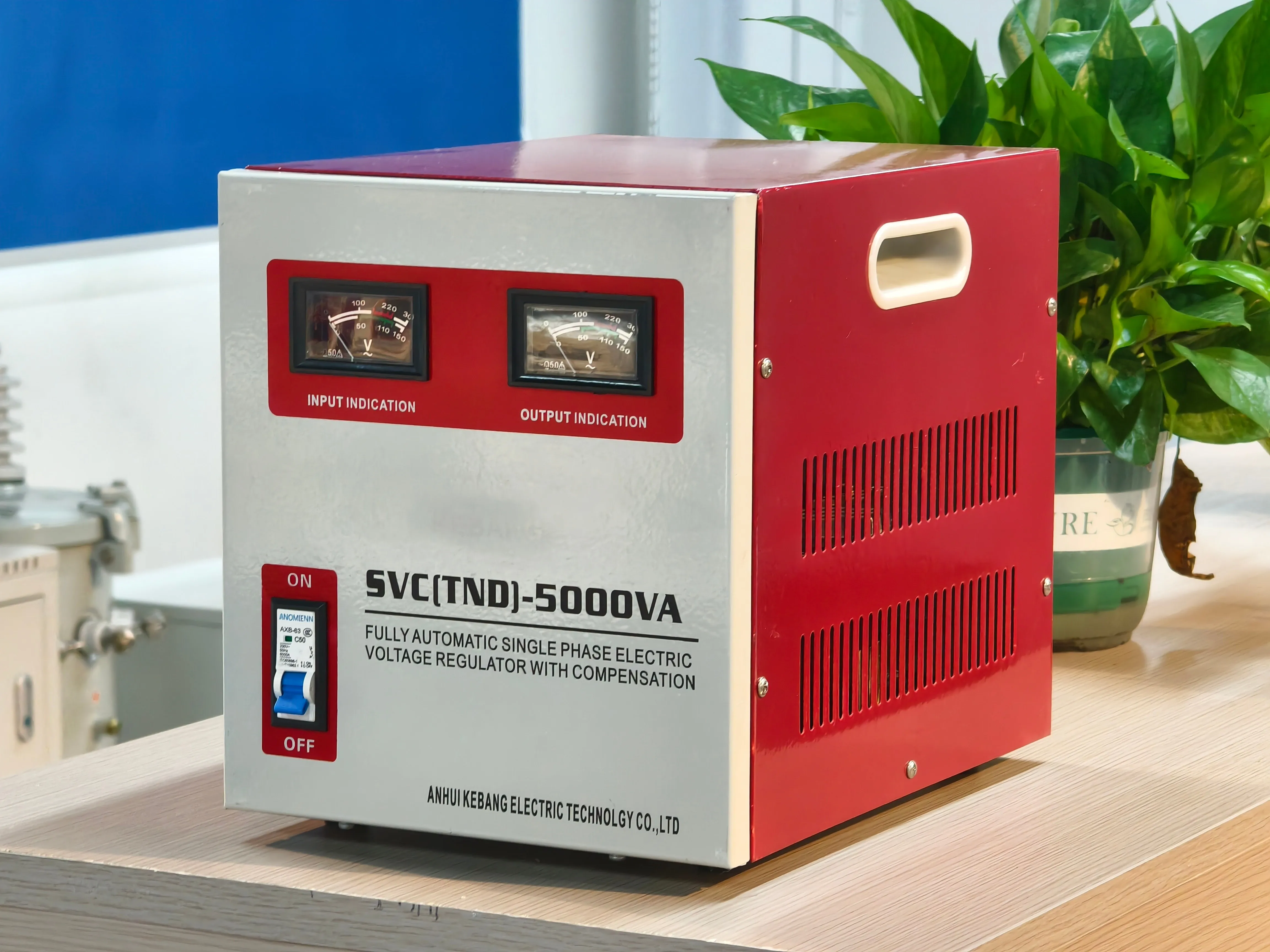 مرحلة واحدة 120 فولت 220 فولت 230 فولت Svc 5kva 10 Kw 10kva 15kva 20kva محرك سيرفو نحاسي منظم جهد كهربائي أوتوماتيكي مثبت