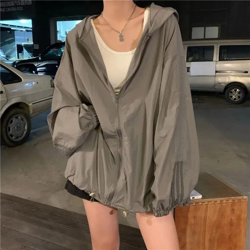 2025 Summer New Fashion Women Breathable Thin Style Sunscreen Jacket Female Long Sleeved Loose Fit Sunscreen Clothing Tops Coat