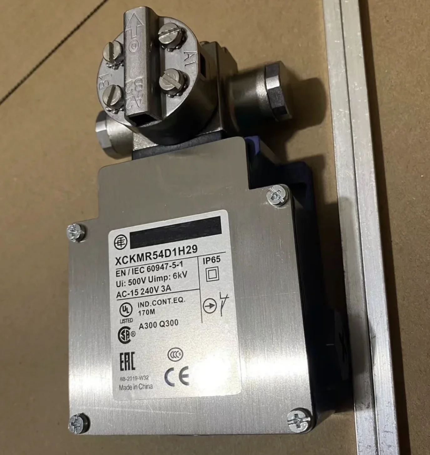 

XCKMR54D1H29 Крестовой концевой выключатель