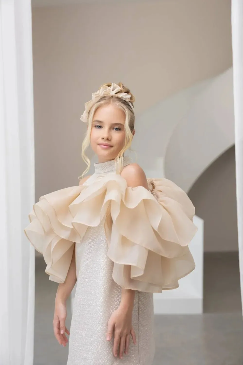 فساتين فتاة الزهور مخصصة قبالة الكتف لحفلات الزفاف الكشكشة طول الركبة جميلة أول مناولة للأطفال فساتين حفلات أعياد الميلاد #3