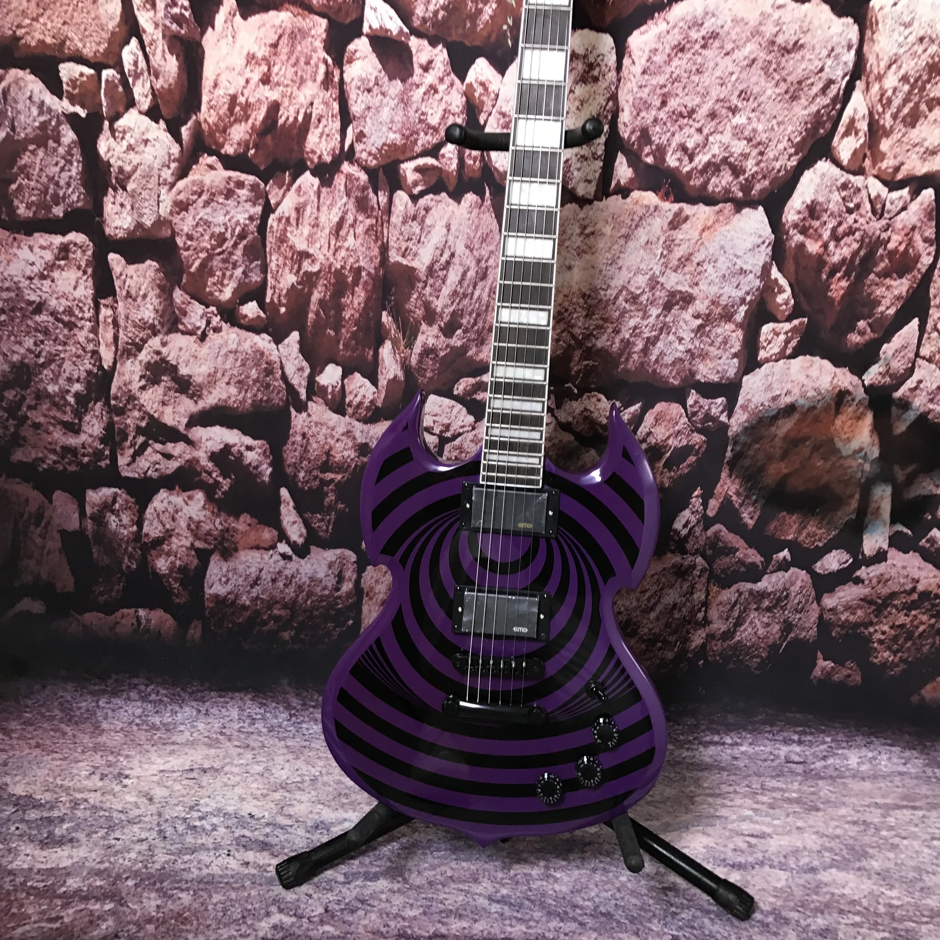 Factory customizes purple electric guitar! Vortex pattern mahogany body. Fast delivery! Excellent sound quality!
