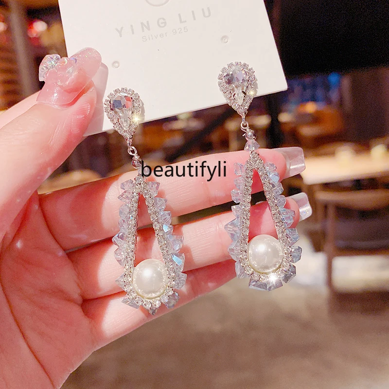 Crystal long earrings women's high-end earrings, fringed earrings, new winter models, stud earrings.